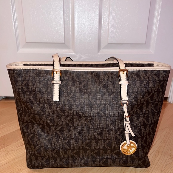 Michael Kors bag in pristine condition. - Picture 1 of 5